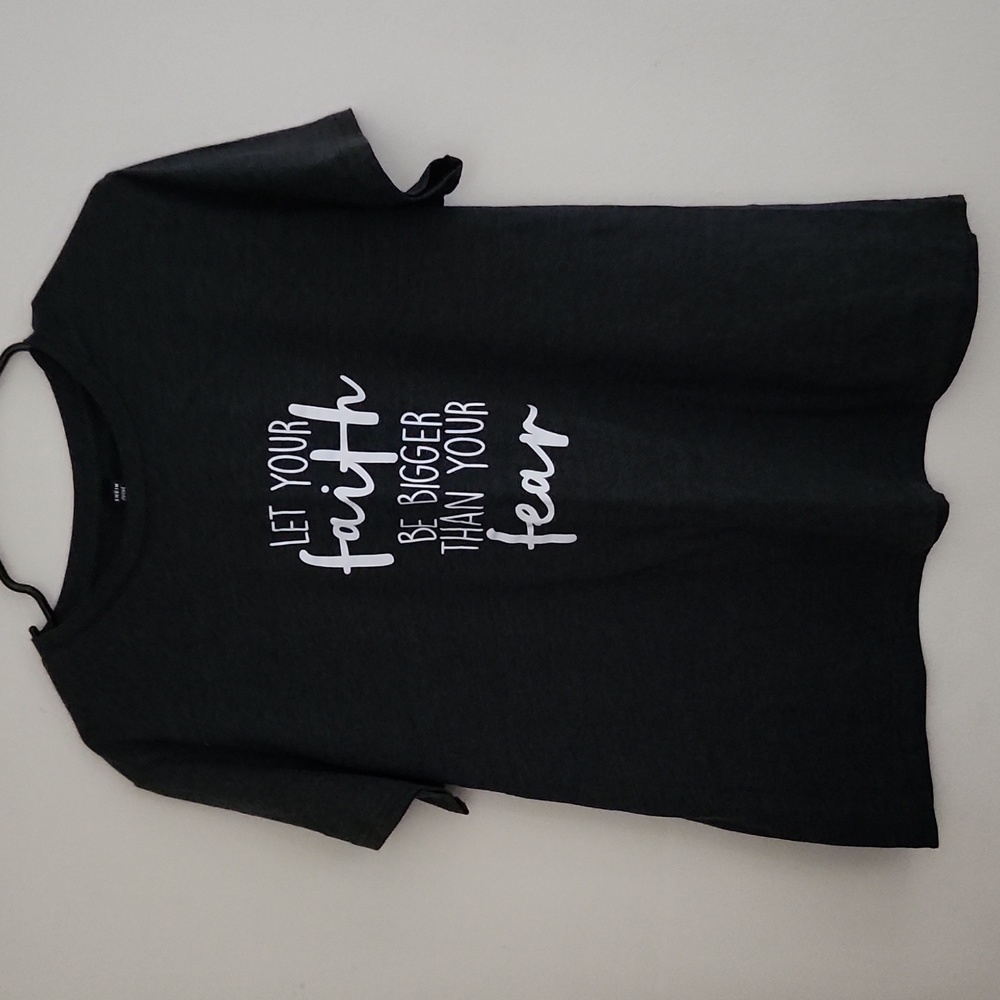 NEW Women's shein T-shirt.